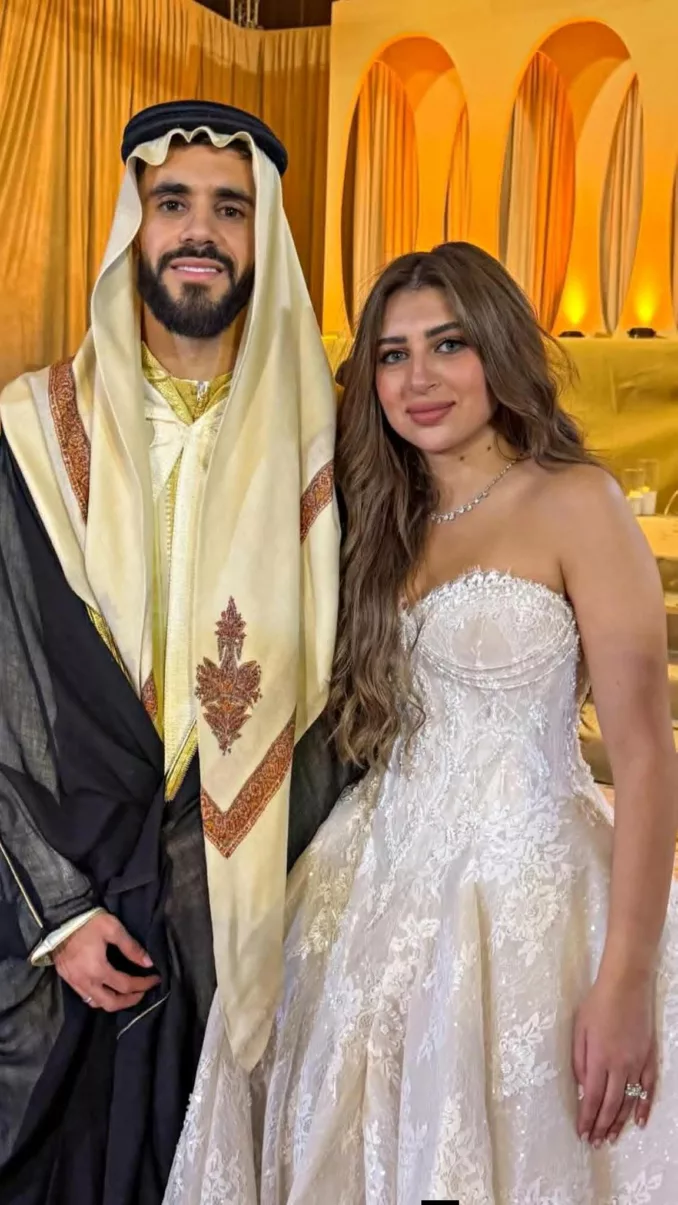 نجم المنتخب المغربي و الرجاء سابقا محمود بنتايك يدخل القفص الذهبي نجم المنتخب المغربي و الرجاء سابقا محمود بنتايك يدخل القفص الذهبي