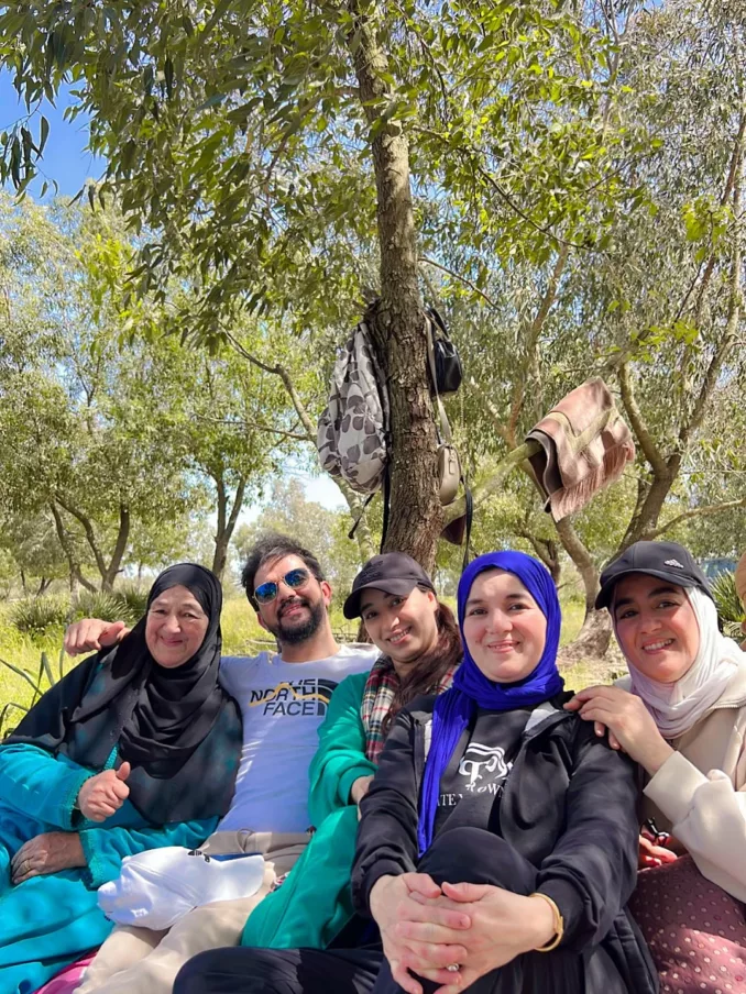 لطفي عمر يشارك جمهوره لحظة عائلية وسط الغابة لطفي عمر يشارك جمهوره لحظة عائلية وسط الغابة