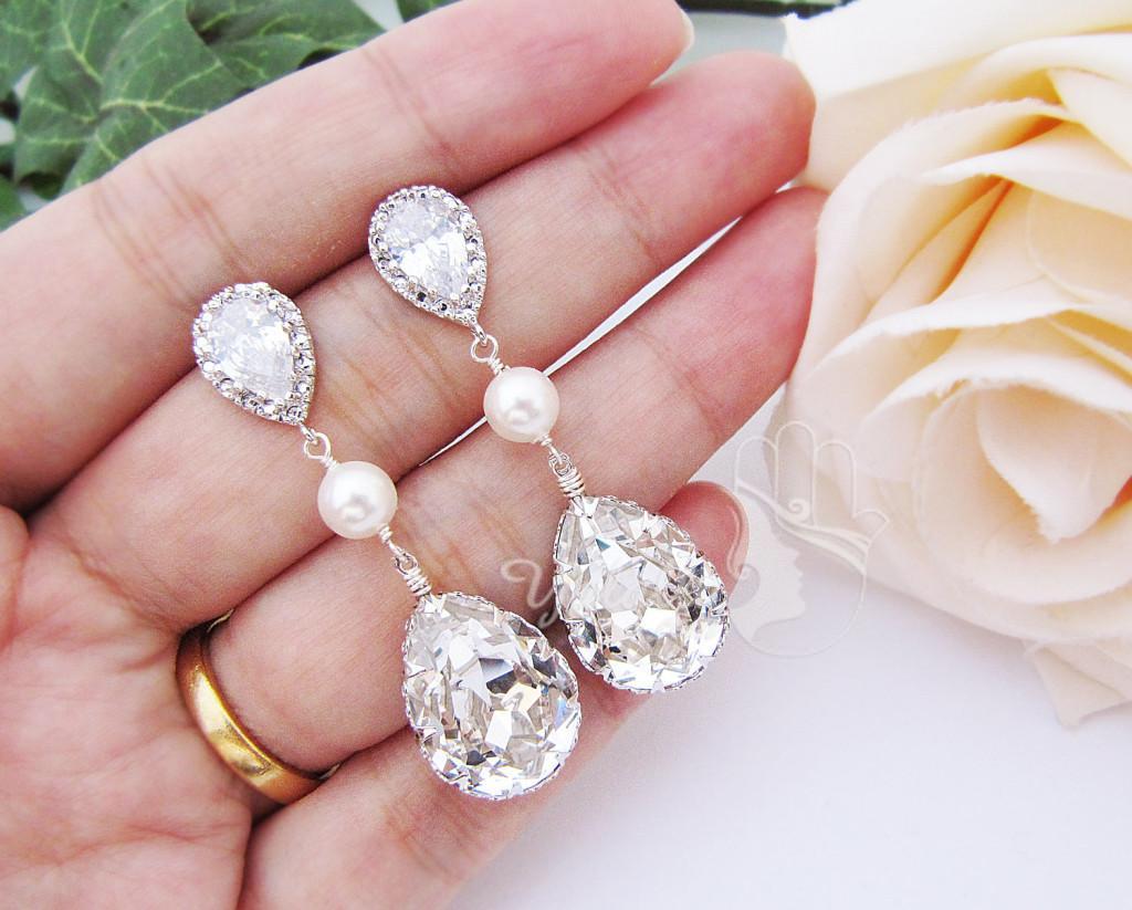 1-Bridesmaids-vintage-style-earrings