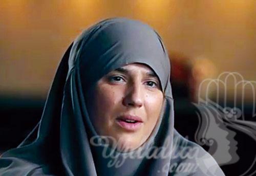 المغنية الفرنسية المعتزلة ديامس: الإسلام ليس إرهابا