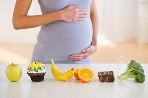 ما الذي يجب على المرأة الحامل تجنبه من الطعام ؟