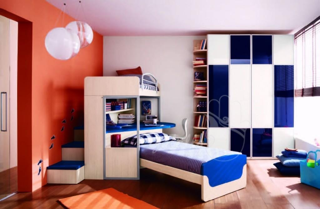 Blue-Accented-Stairs-in-Boys-Bedroom