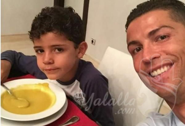 هذا ما قاله الدكتور نبيل العياشي عن كريستيانو رونالدو بعد أن شارك ابنه وجبة البيصارة المغربية