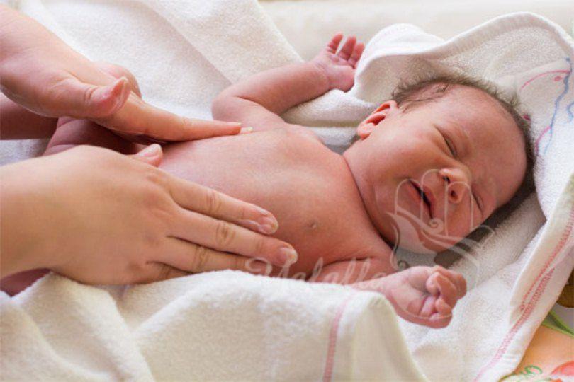 جميل القدسي للمرضعات:طريقة لمساعدة الرضيع على التخلص من الامساك و صعوبة الاخراج