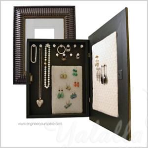 no9q84GwSnb6qhnXq7id38D2VVaccessoories-that-hide-hanging-frame-jewelery-box