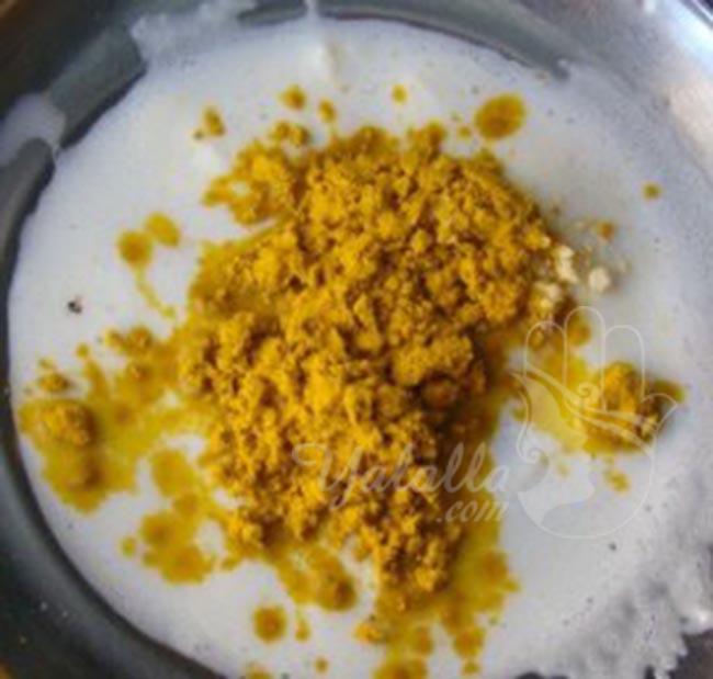 Milk and turmeric face pack