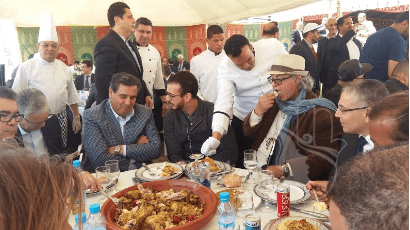 وزير الفلاحة يشارك الفنانين طبق دجاج دسم...السبب سيسر جميع المغاربة