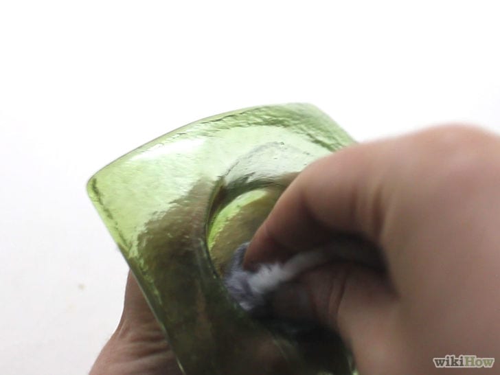 طريقة تتظيف الزجاج من بقايا الشمع