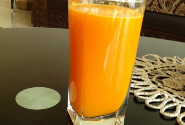 عصير بالقرعة الحمراء و البرتقال و الفريز...مفيد جدا و رائع المذاق
