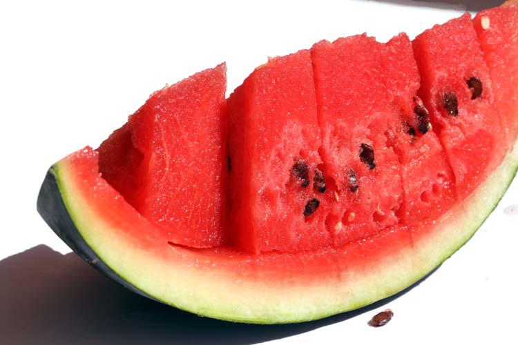 تعرفوا على فوائد البطيخ الأحمر في رمضان