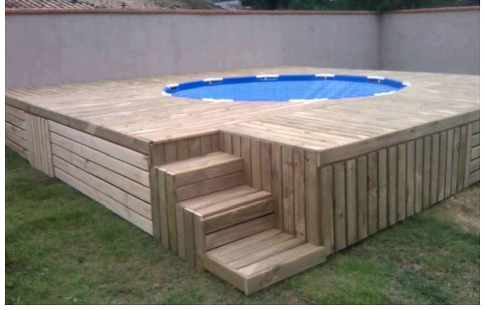 فكرة ذكية لصنع مسبح من الخشب في حديقة المنزل