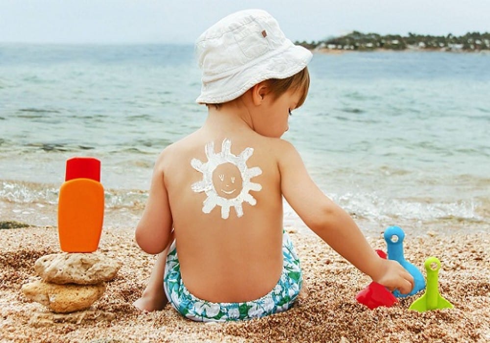 نصائح الأطباء لحماية الجلد من أخطار الشمس خصوصا عند الذهاب الى البحر