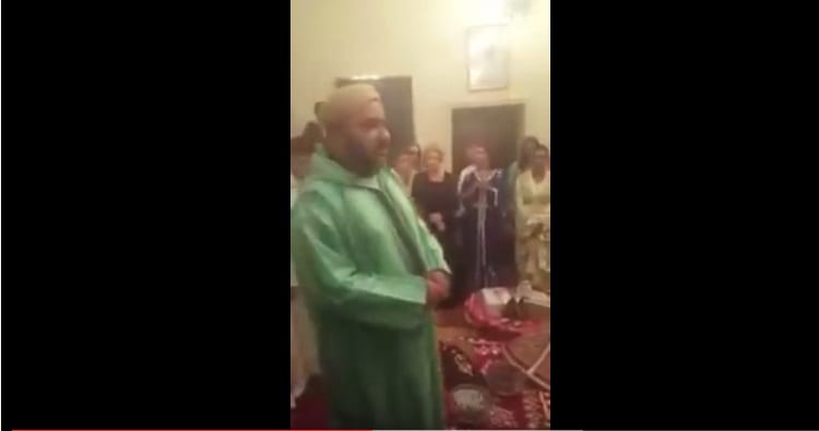 حصريا و بالفيديو ... الملك يحضر حفل زفاف احد الأعيان في طنجة