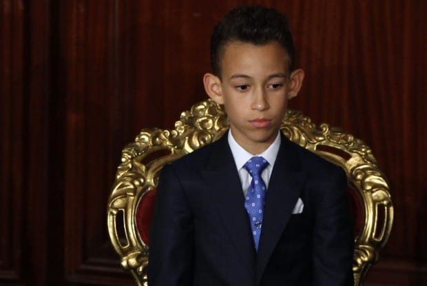 صورة ولي العهد الأمير مولاي الحسن تشعل مواقع الإنترنت و الكثيرون يشبهونه بجده الحسن الثاني