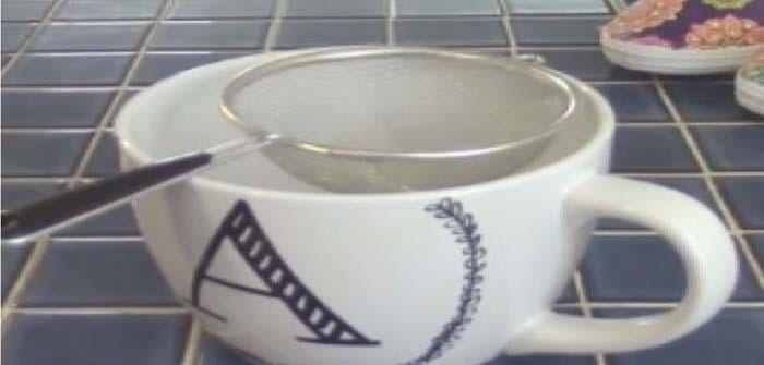 بالفيديو...لن تحتاجي الة خاصة لتحضير القهوة مع هذه الطريقة السهلة والرائعة