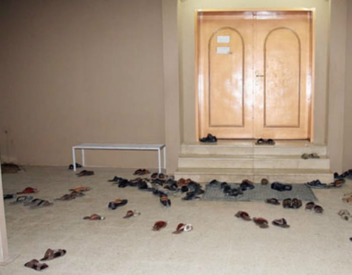 فكرة عبقرية للتخلص من فوضى الأحذية أمام مدخل البيت 👌👌