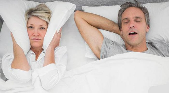 بالفيديو..5 طرق طبيعية تخلصك من الشخير أثناء النوم