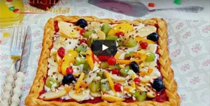 بالفيديو ...طريقة تحضير بيتزا حلوة بالفواكه و عجين لذيذ و رائع