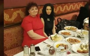 أول ظهور للعروسين إيمان الباني و زوجها مراد بعد حفل الزفاف في إحدى المطاعم الفاخرة بتركيا !!