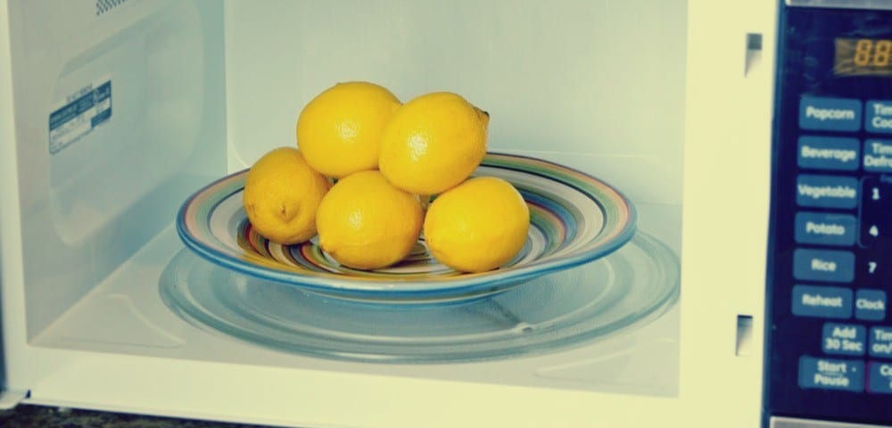 وضعت الليمون والبرتقال في«الميكرويف»: نتيجة مذهلة غير متوقعة....ليتني كنت أعرفها من قبل