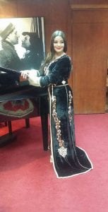الممثلة الجميلة وسيلة صابحي تتألق في جلسة تصويرية بقفاطن مغربية أنيقة