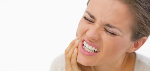 علاج فعال لآلام الضرسة والأسنان المفاجئ بمكون واحد وموجود في كل منزل