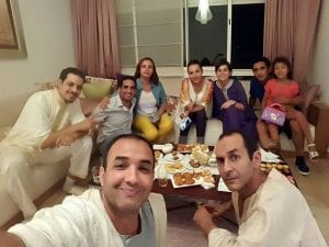 شاهد بالصور ...الممثل المغربي عدنان موحجة رفقة زوجته الممثلة إلهام العلمي في غاية السعادة و الانسجام!!!