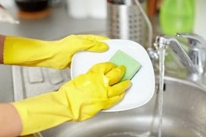 انتبهي...5 أشياء يجب أن تبقيها نظيفة دائمًا بداخل مطبخك!!!