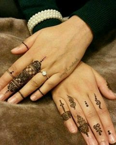 تشكيلة من النقوش للعروس المغربية