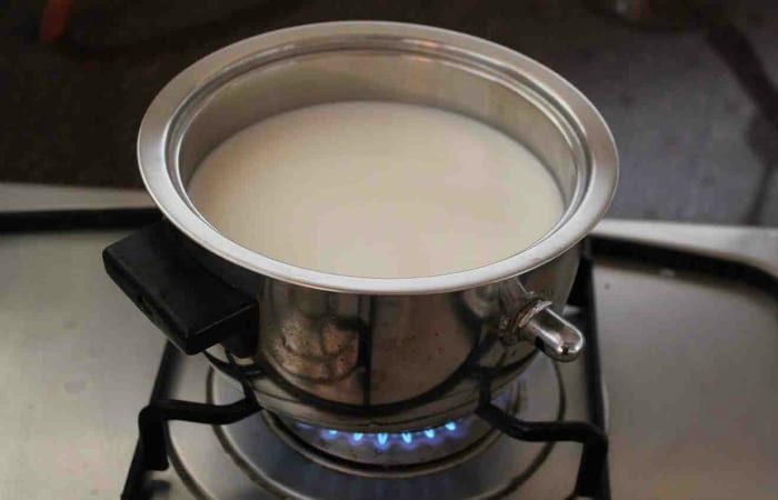 طريقة سهلة لغلي الحليب بلا ميتلصق فالكاسرولة