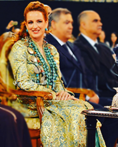 الأميرة لالة سلمى تخطف الأنظار بأناقتها بالقفطان المغربي في مهرجان الموسيقى العالمية العريقة بفاس