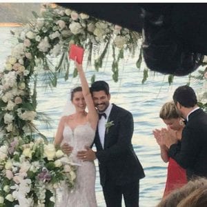 بالصور : حفل الزفاف الأسطوري للممثل التركي الوسيم “بوراك اوفرجفيت” و “فهرية افرجان”