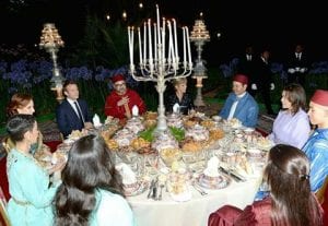 شاهد أميرات الأسرة العلوية في حفل إفطار جماعي مع الملك محمد السادس.. من هي الأجمل!؟