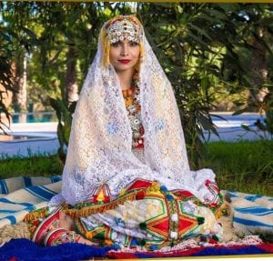 زينب عبيد تسحر العيون في أحدث جلسة تصويرية لها بأزياء تقليدية أنيقة