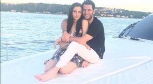 إيماني الباني رفقة زوجها مراد يلديرم في ياخت على البحر -صورة-