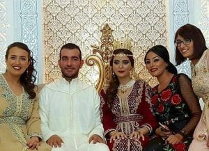 مجموعة من الفنانات في إطلالات العروس المغربية