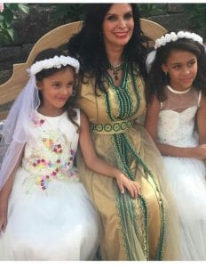 بالصور : الفنانة المغربية ماجدة اليحياوي رفقة بناتها في حفل زفاف شقيقها كيف جاتكم ؟؟