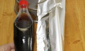 طريقة لتنظيف المول ديال الكيك المصدي و المقشر بالمشروب الغازي وورق الأليمنيوم يرجع جديد