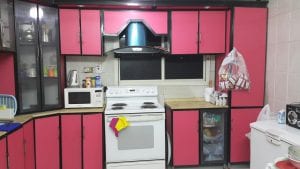 هكذا حولت مطبخي من اللون الوردي الى اللون البني...قبل و بعد التجديد بالصور