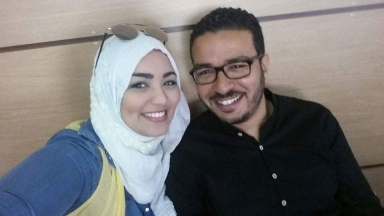 صور محمد علي بوكمة مقدم البرامج رفقة زوجته و ابنته