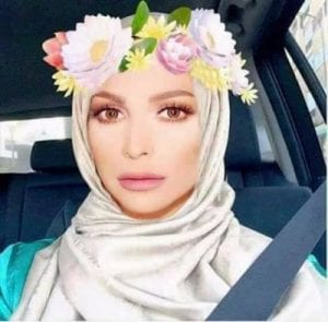 بالصور :الفنانة المعتزلة أمل حجازي تحذف صورها القديمة وتنشر صورا وهي ترتدي الحجاب!!