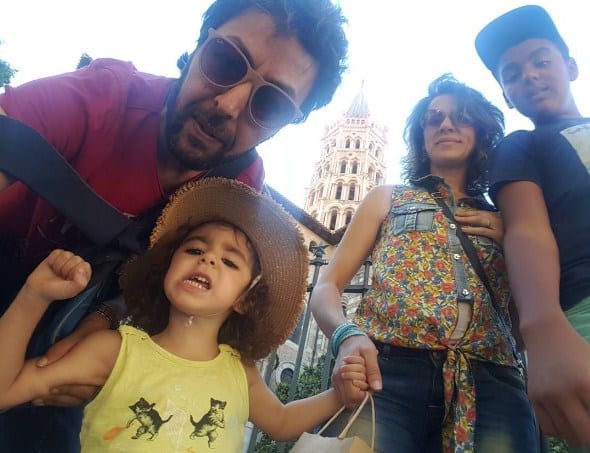 صور الممثل المغربي سعيد باي رفقة ابنائه و زوجته