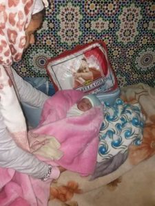 ساكنة حي مولاي إسماعيل يدخلون الفرحة على قلب شابة وحيدة أنجبت مولودة إثر تعرضها للاغتصاب