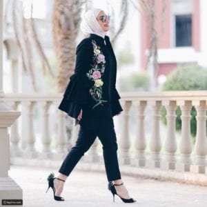 استلهمي طلتك بالحجاب من أناقة مدونة الموضة دلال الدوب
