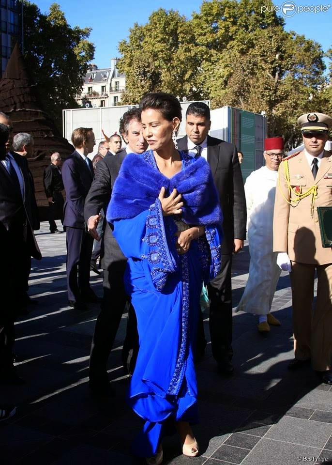 إطلالات أميرات القصر الملكي بالقفطان المغربي بالأزرق بكل درجاته