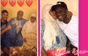 لاعبوا المنتخب المغربي رفقة أمهاتهم ... وراء كل لاعب كبير امراة لاعبوا المنتخب المغربي رفقة أمهاتهم ... وراء كل لاعب كبير امراة