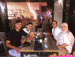 لاعبوا المنتخب المغربي رفقة أمهاتهم ... وراء كل لاعب كبير امراة لاعبوا المنتخب المغربي رفقة أمهاتهم ... وراء كل لاعب كبير امراة