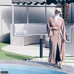 استلهمي طلتك بالحجاب من أناقة مدونة الموضة دلال الدوب