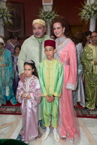 بالصور : شاهدوا أقوى اللقطات التي يظهر فيها حب الأميرة لالة سلمى للملك محمد السادس
