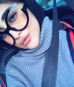بعد خطوبتها أمينة كرم تظهر بلوك جديد من نوعه و تفاجئ معجبيها بعد خطوبتها أمينة كرم تظهر بلوك جديد من نوعه و تفاجئ معجبيها